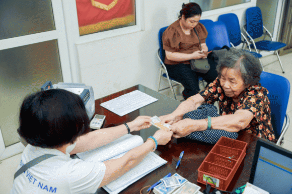 Nghỉ hưu năm 2025, đóng BHXH đủ 19 năm, lương hưu mỗi tháng được nhận bao nhiêu?