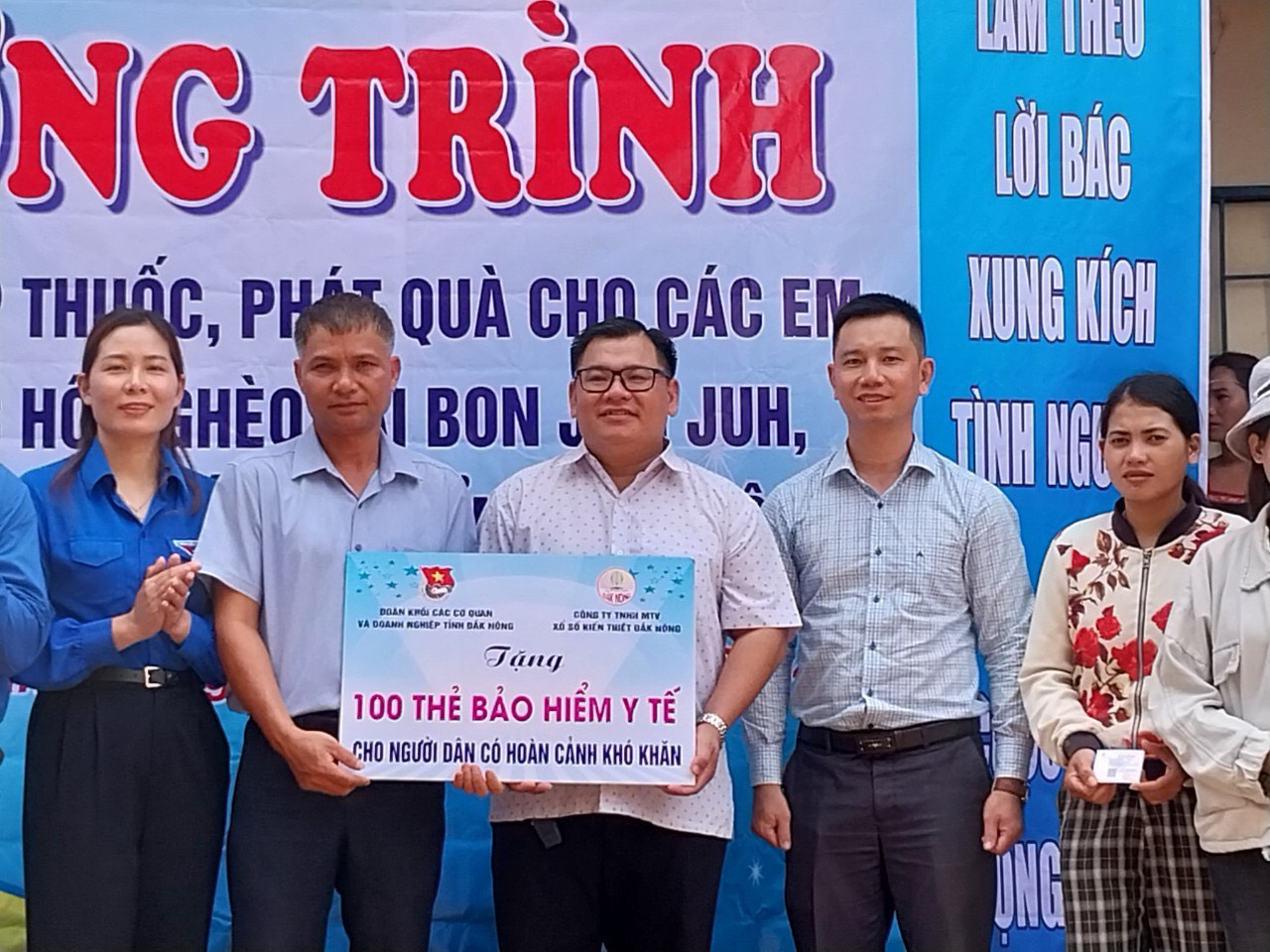 trao tặng BHYT thiện nguyện