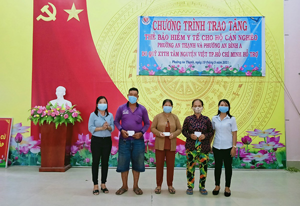 trao tặng BHYT thiện nguyện