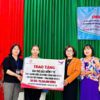 trao tặng thẻ BHYT